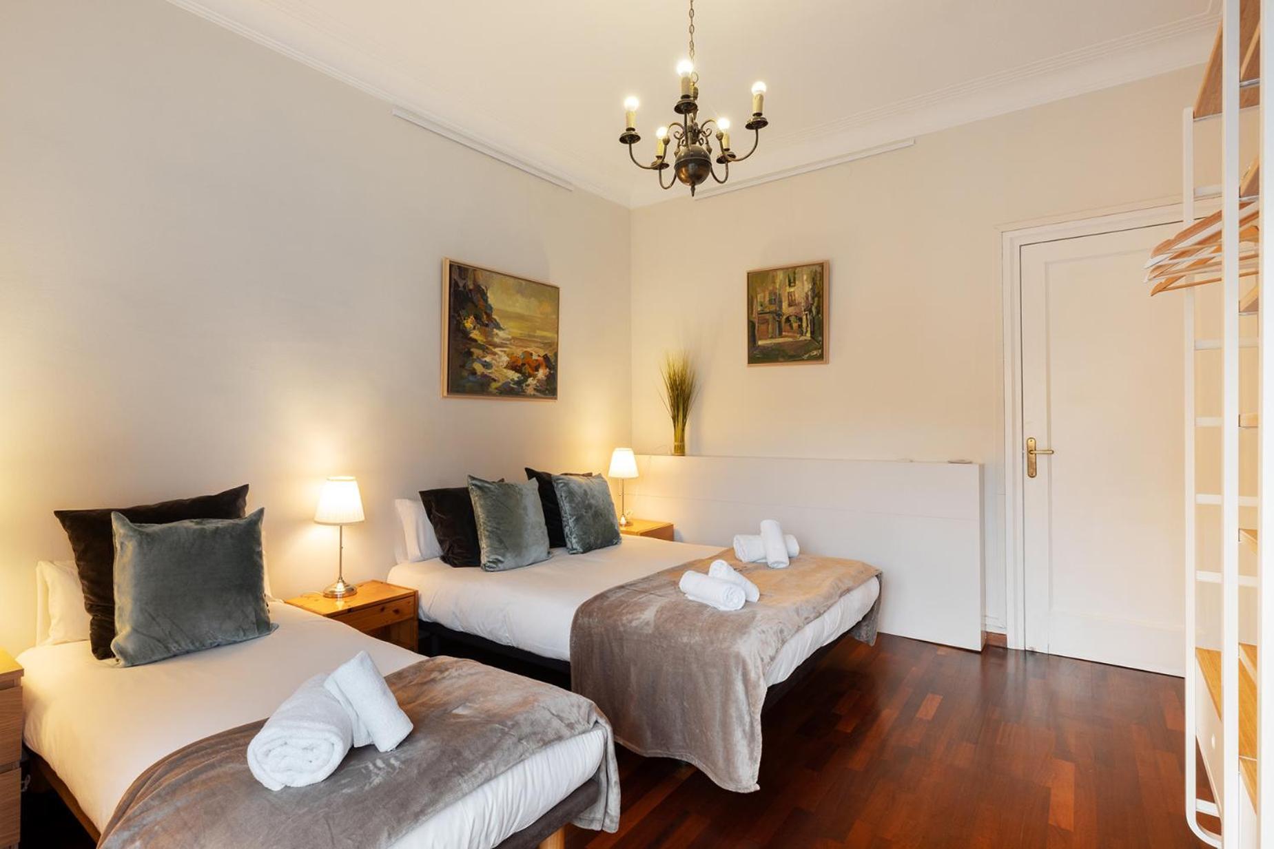 Large & Beautiful Apartment 4Min From Passeig De Gracia Barcelona Exterior photo
