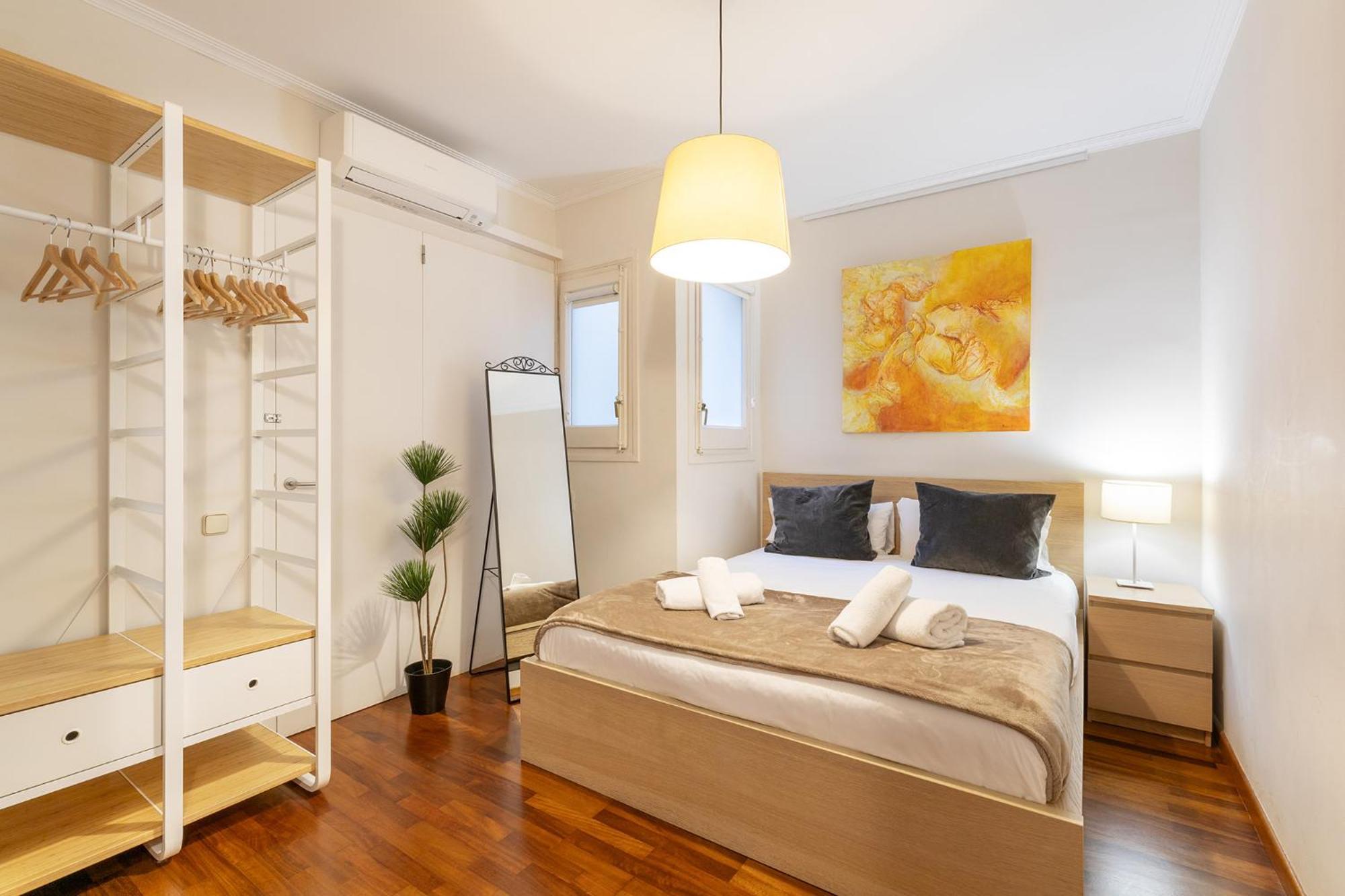 Large & Beautiful Apartment 4Min From Passeig De Gracia Barcelona Exterior photo