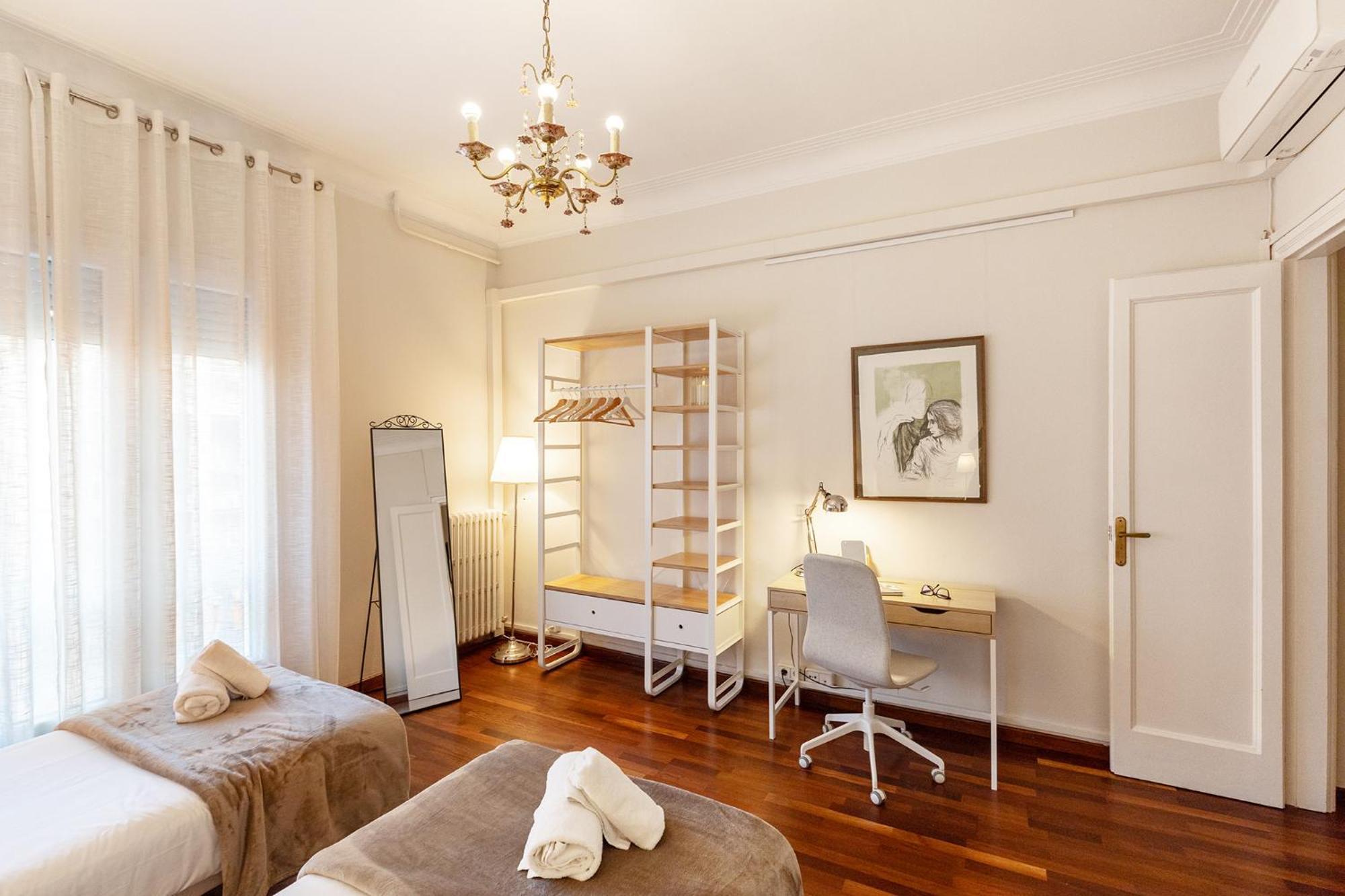Large & Beautiful Apartment 4Min From Passeig De Gracia Barcelona Exterior photo